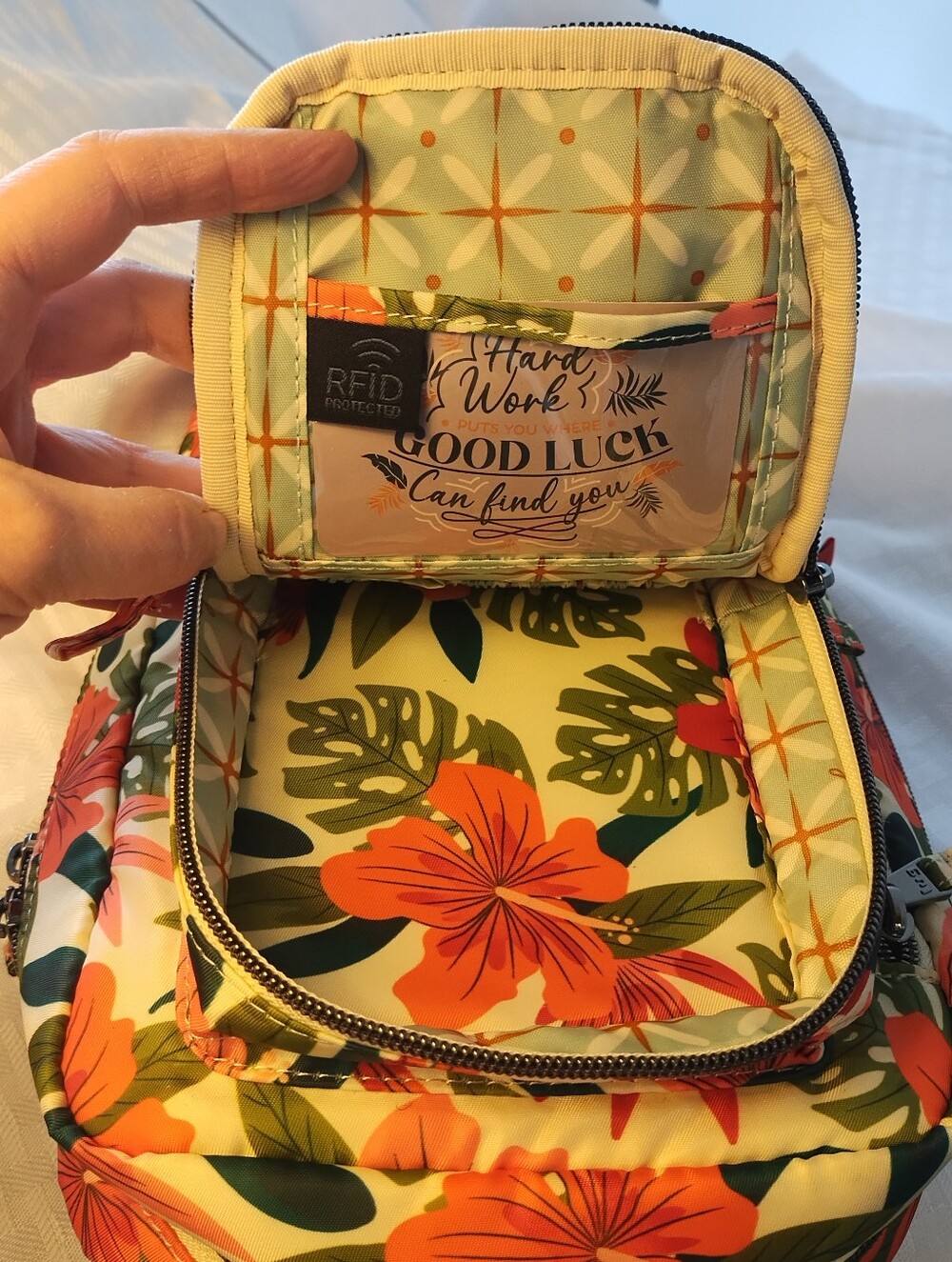 NWOT LUG TAILBACK SLING BAG Lush Luau - Picture 5 of 10